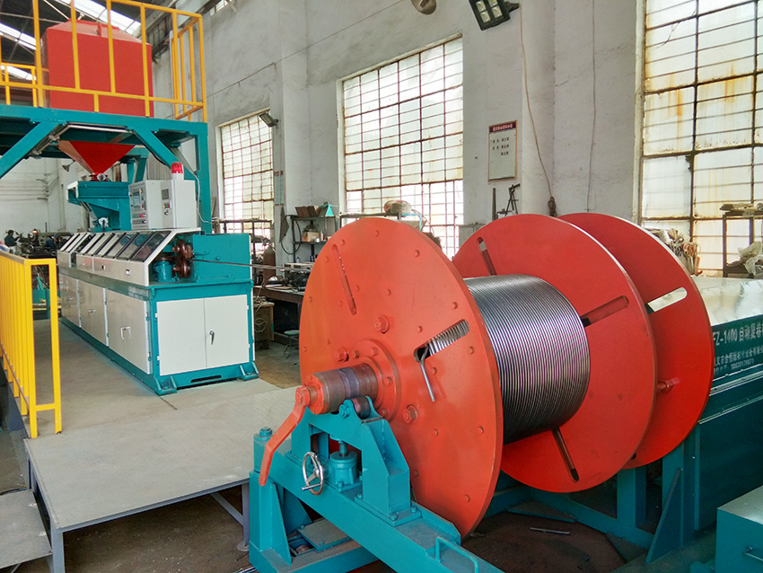 復卷機生產(chǎn)現(xiàn)場